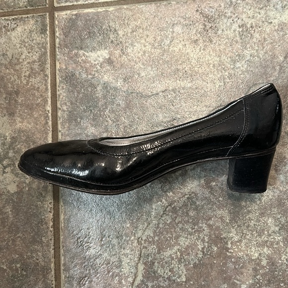 Amalfi by Rangoni size 7M patent leather heels - Picture 3 of 6